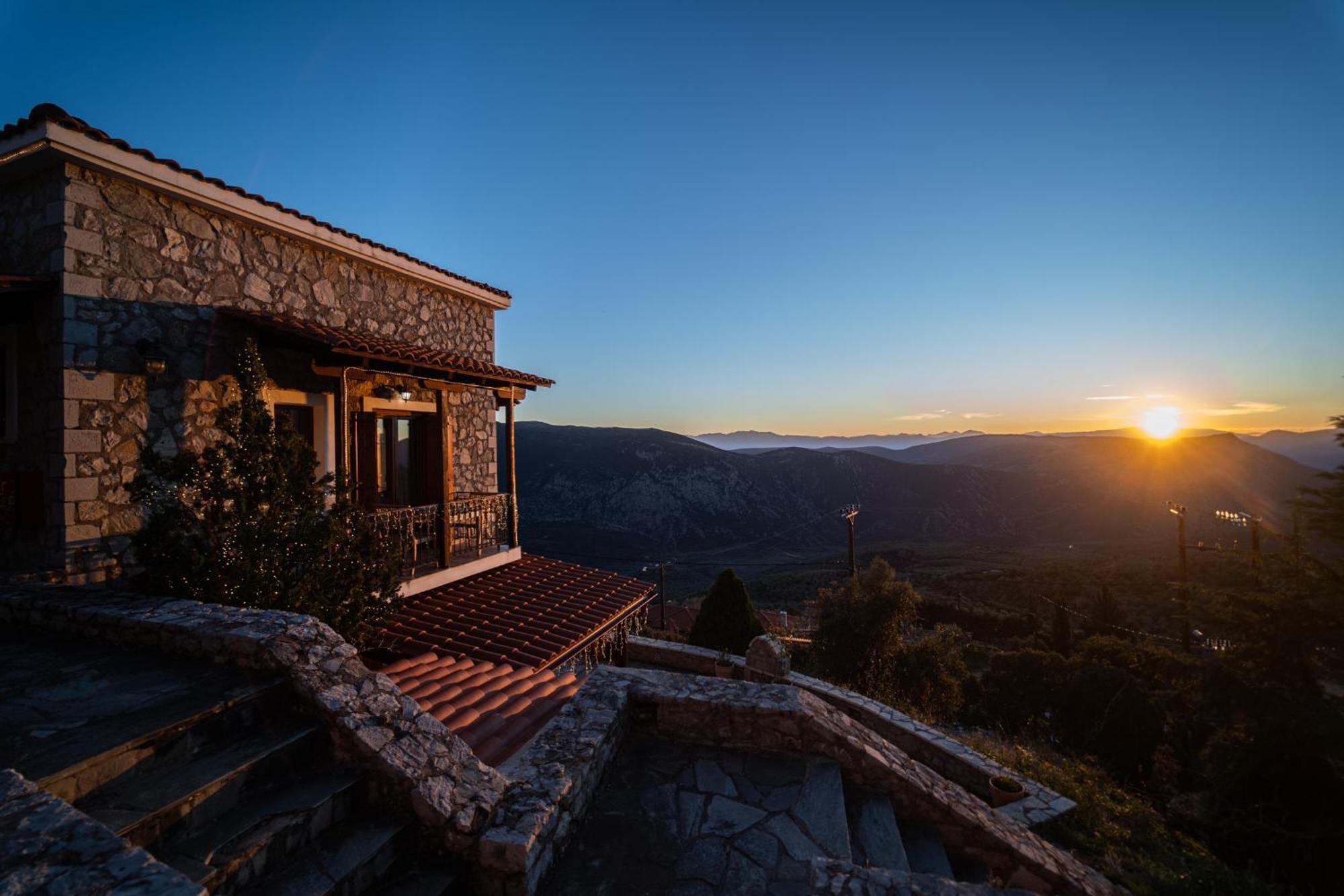 Rock Dandy Deluxe Chalet In Arachova - Delphi, Sauna, Prv Parking, Amazing View Экстерьер фото
